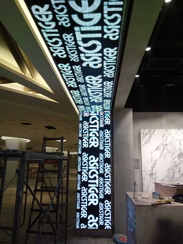 浙江杭州國大城市廣場室內(nèi)LED顯示屏由上海智彩科技設計、安裝